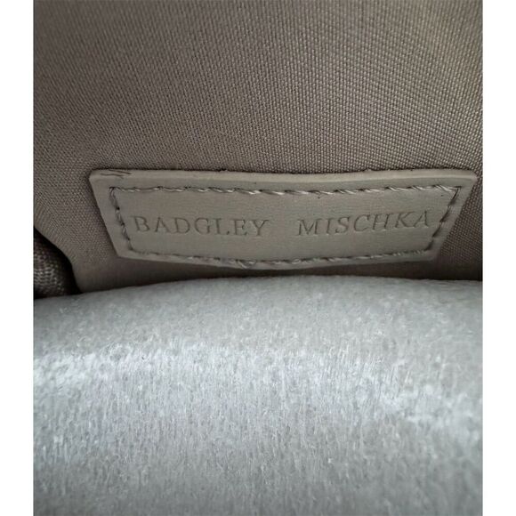 NWT Badgley Mischka Women's Beige Quilted Crossbody Phone Bag - Picture 3 of 4